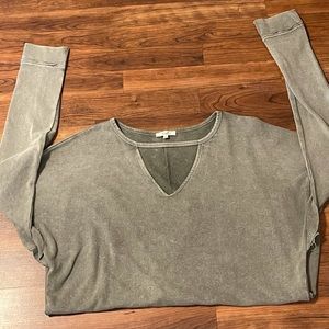 Lightweight pullover